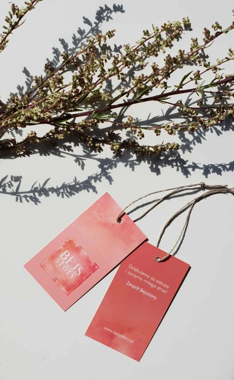 zdjęcie z realizacji na metki dla firmy Bejs story