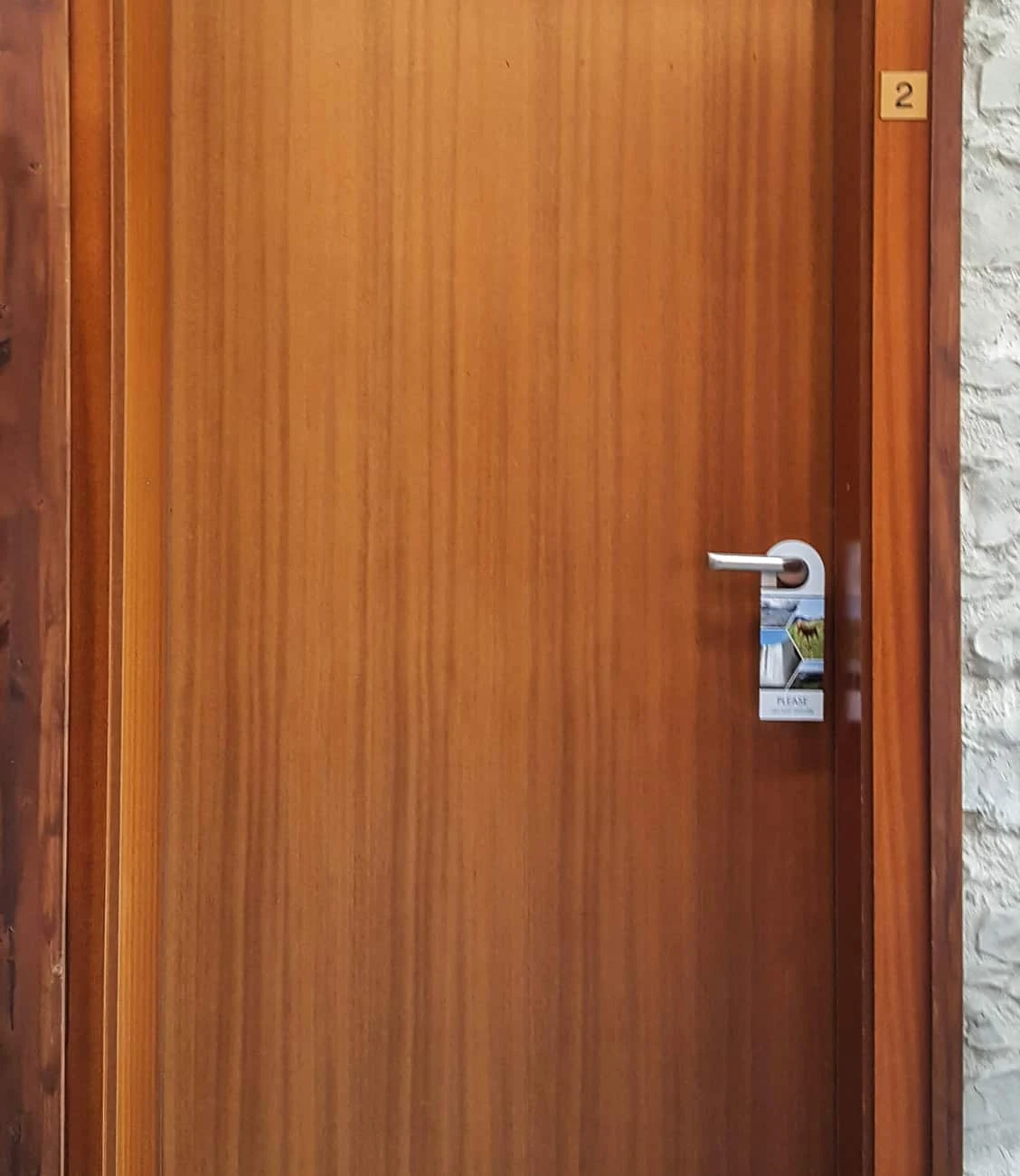 zdjęcie zawieszek hotelowych na klamce