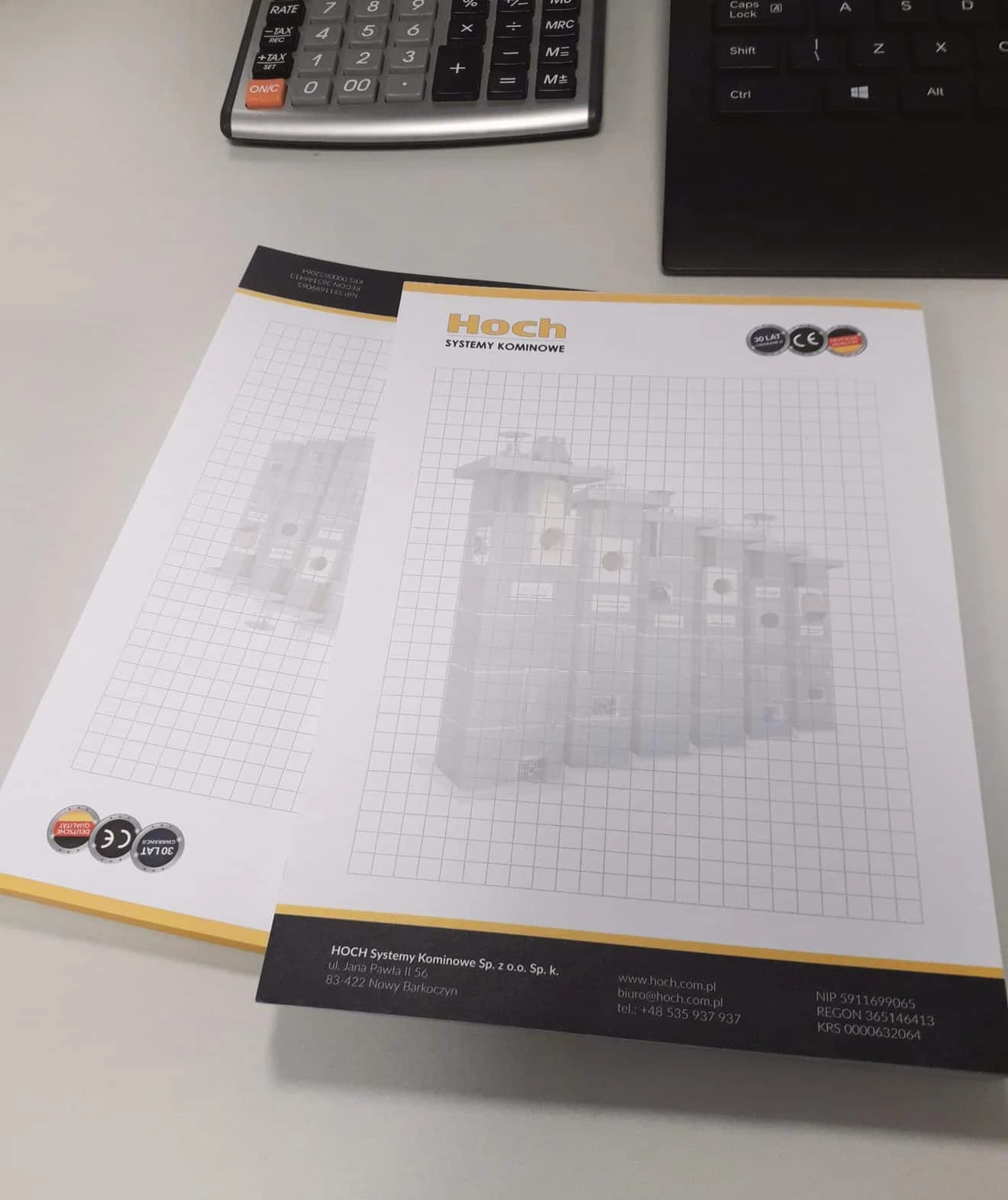 notesy z żółtą krawędzią dla Hoch