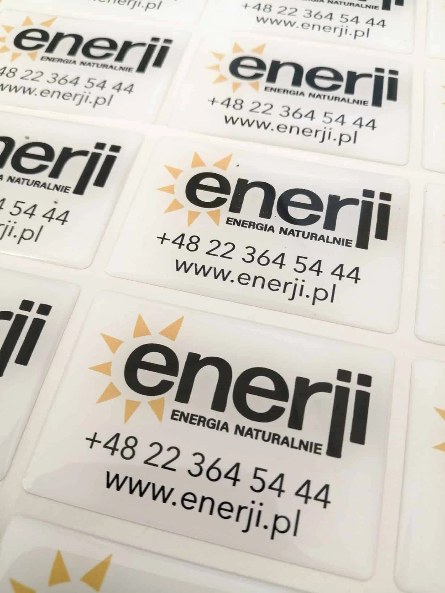 naklejki reklamowe wypukłe z logo enerji