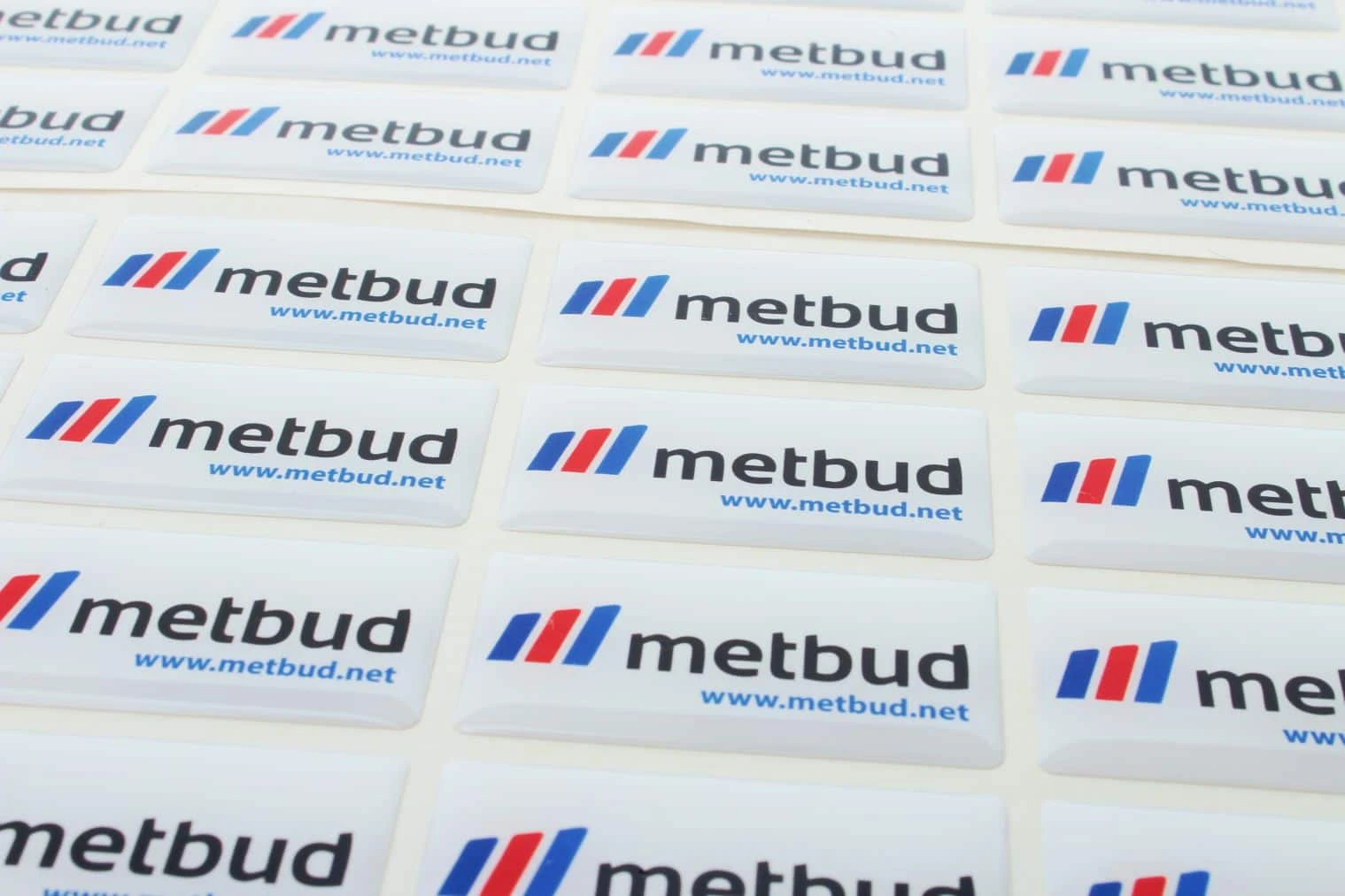 realizacja naklejki wypukłe dla Metbud