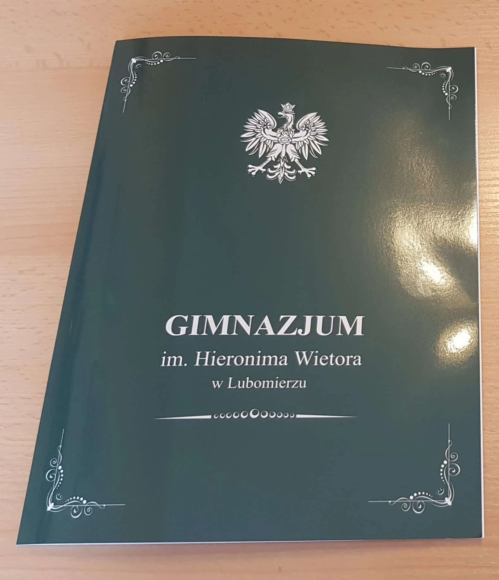 teczki szkolne dla Gimnazjum im. Hieronima Wietora w Lubomierzu