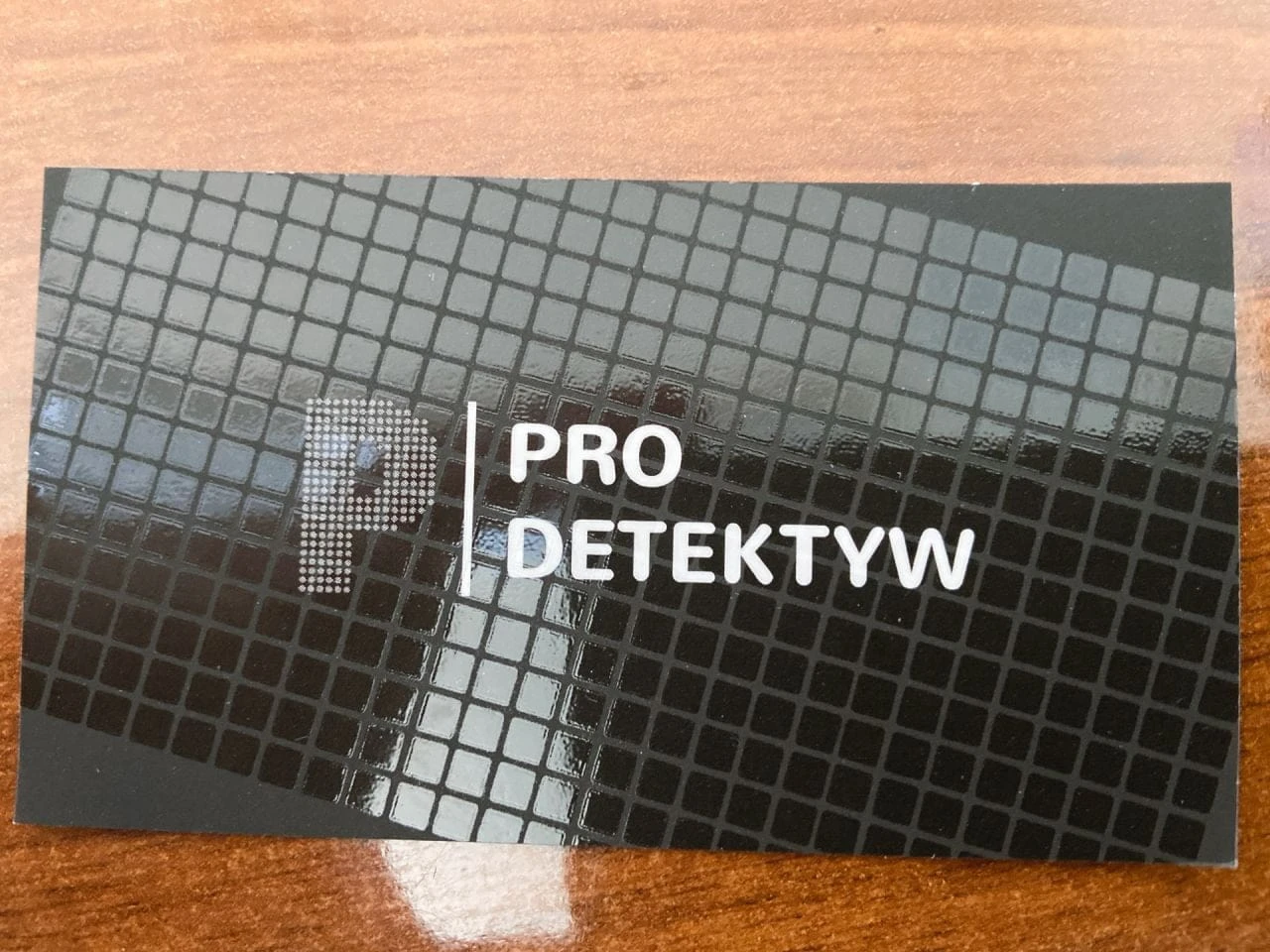 wizytówki z lakierem uv dla firmy Pro Detektyw