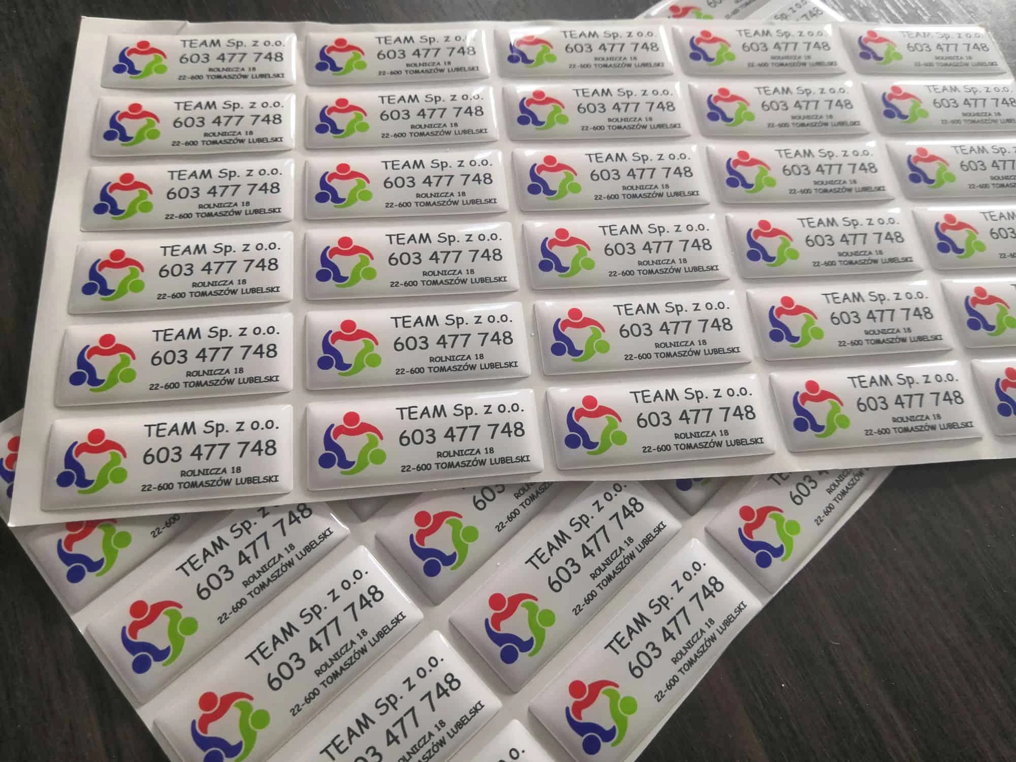 naklejki wypukłe z logo team