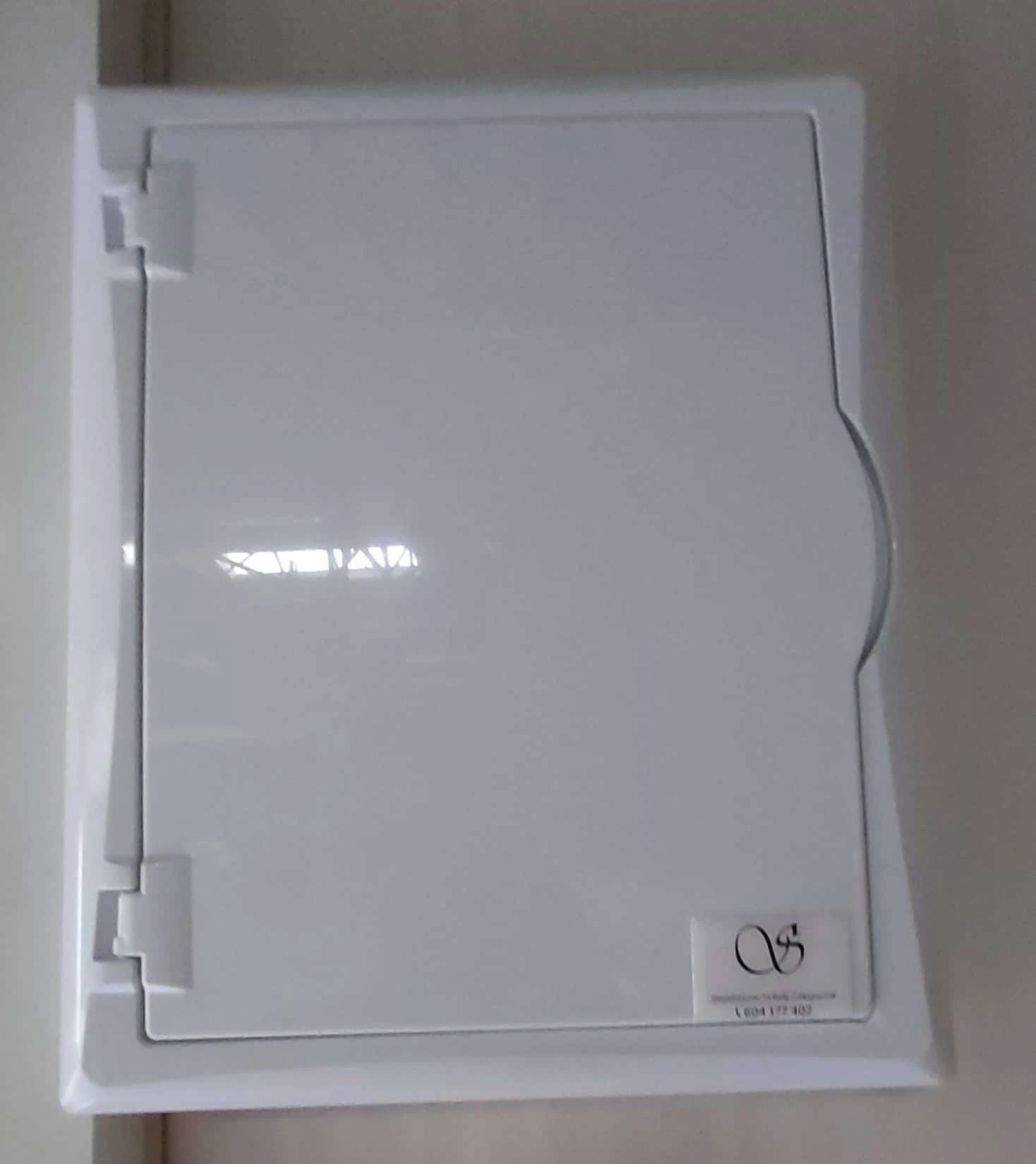 naklejka wypukła na skrzynce