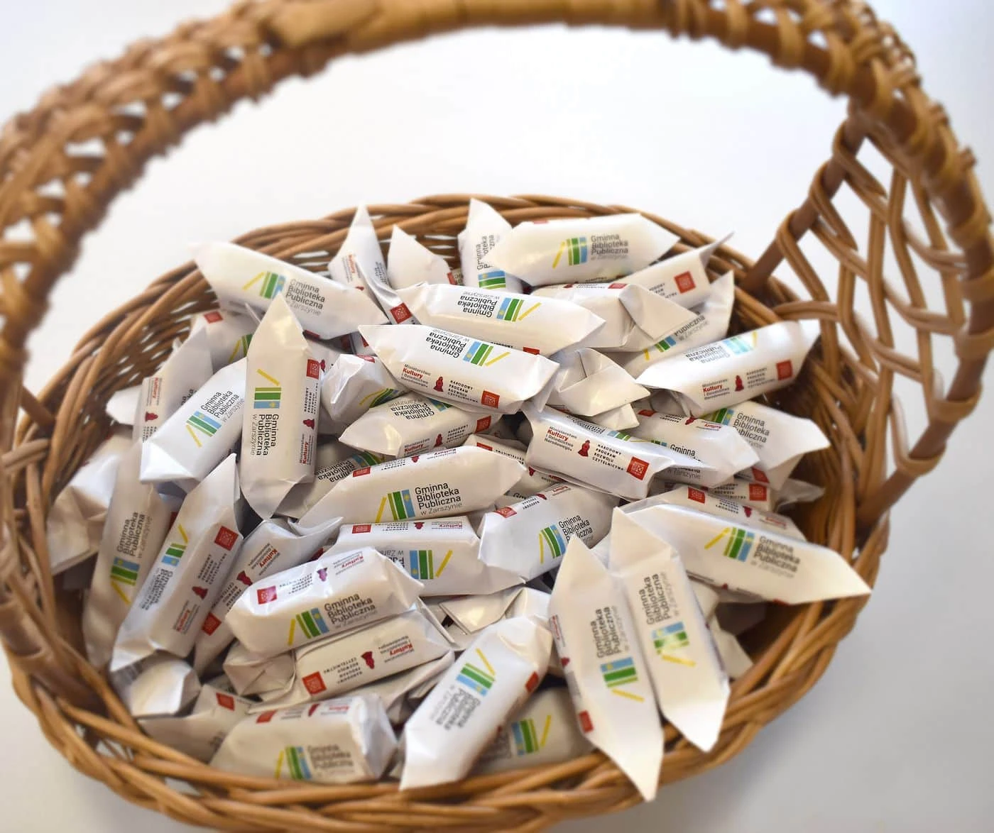 krówki z nadrukiem Gminna Biblioteka Publiczna