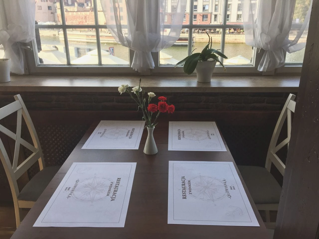 podkładki na stół z nadrukiem restauracji Ołowianka