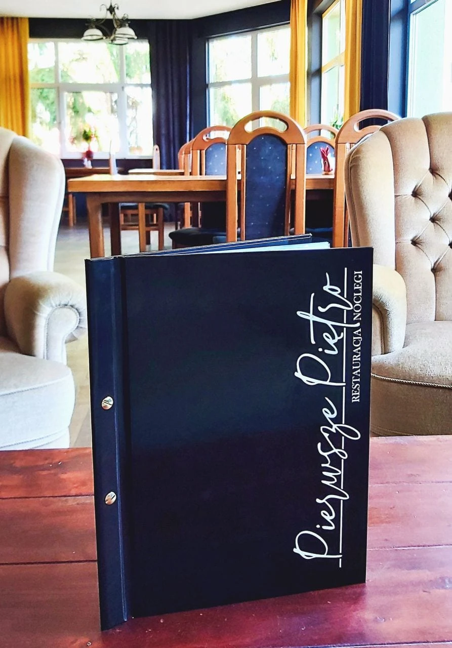 okładka menu z logo Pierwsze Piętro