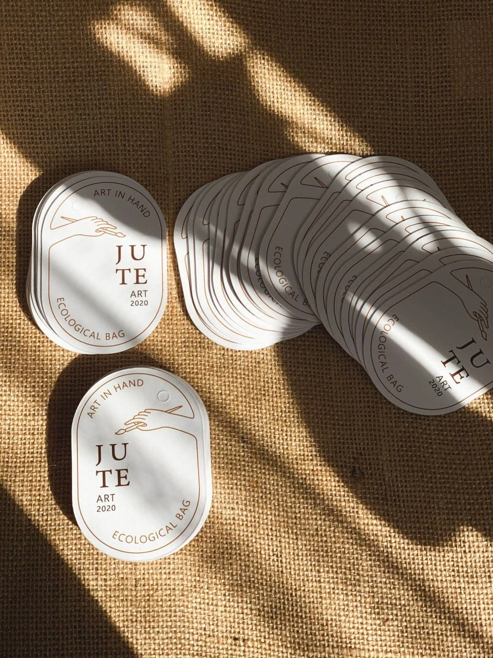 wizytówki wycinane (metki odzieżowe) z logo JUTE