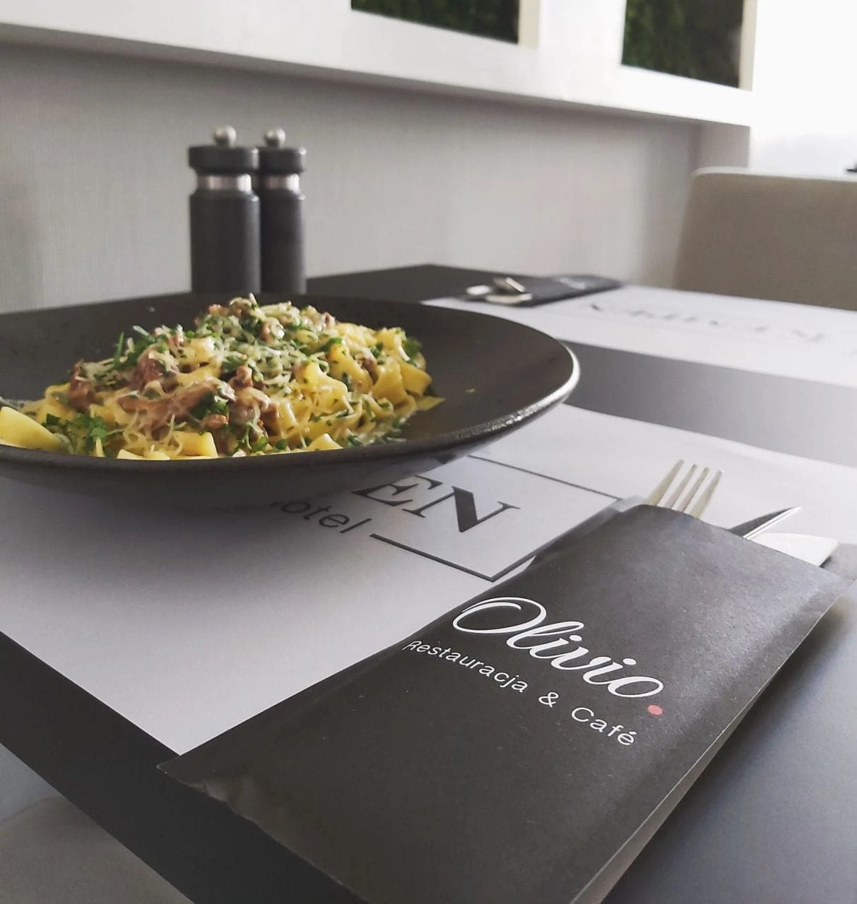 etui na sztućce z logo Olivio