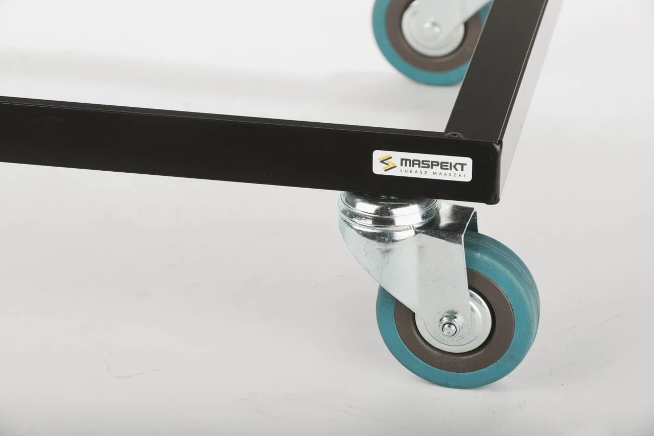 przyklejone naklejki z logo MASPEKT