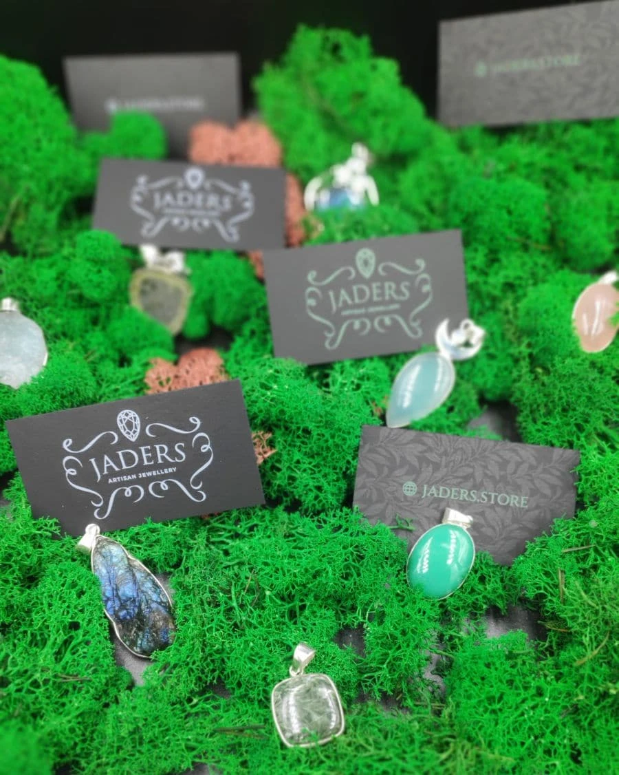 wizytówki barwione w masie z logo Jaders