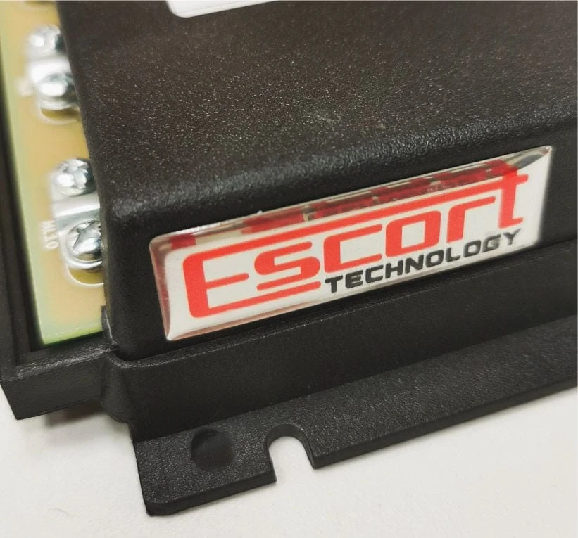 naklejki srebrne z logo Escort