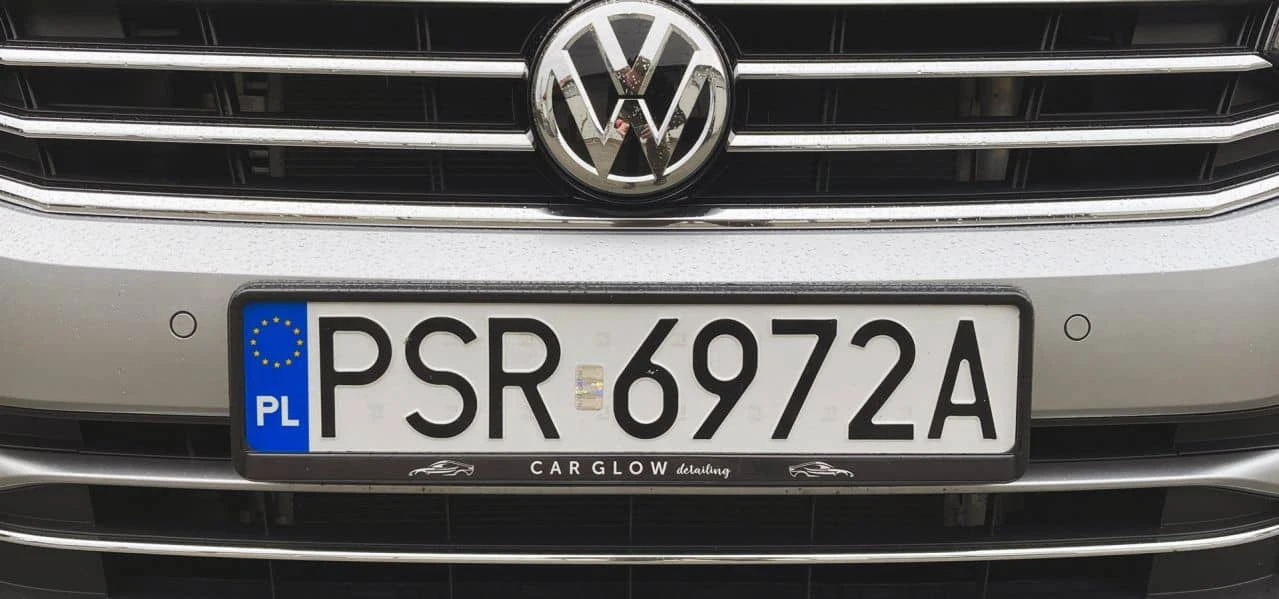 ramki pod tablice z nadrukiem CAR GLOW