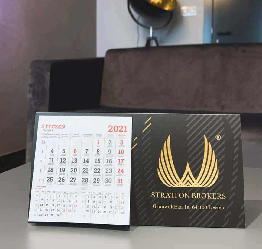 kalendarze biurkowe z logo kancelarii Stratton Brokers