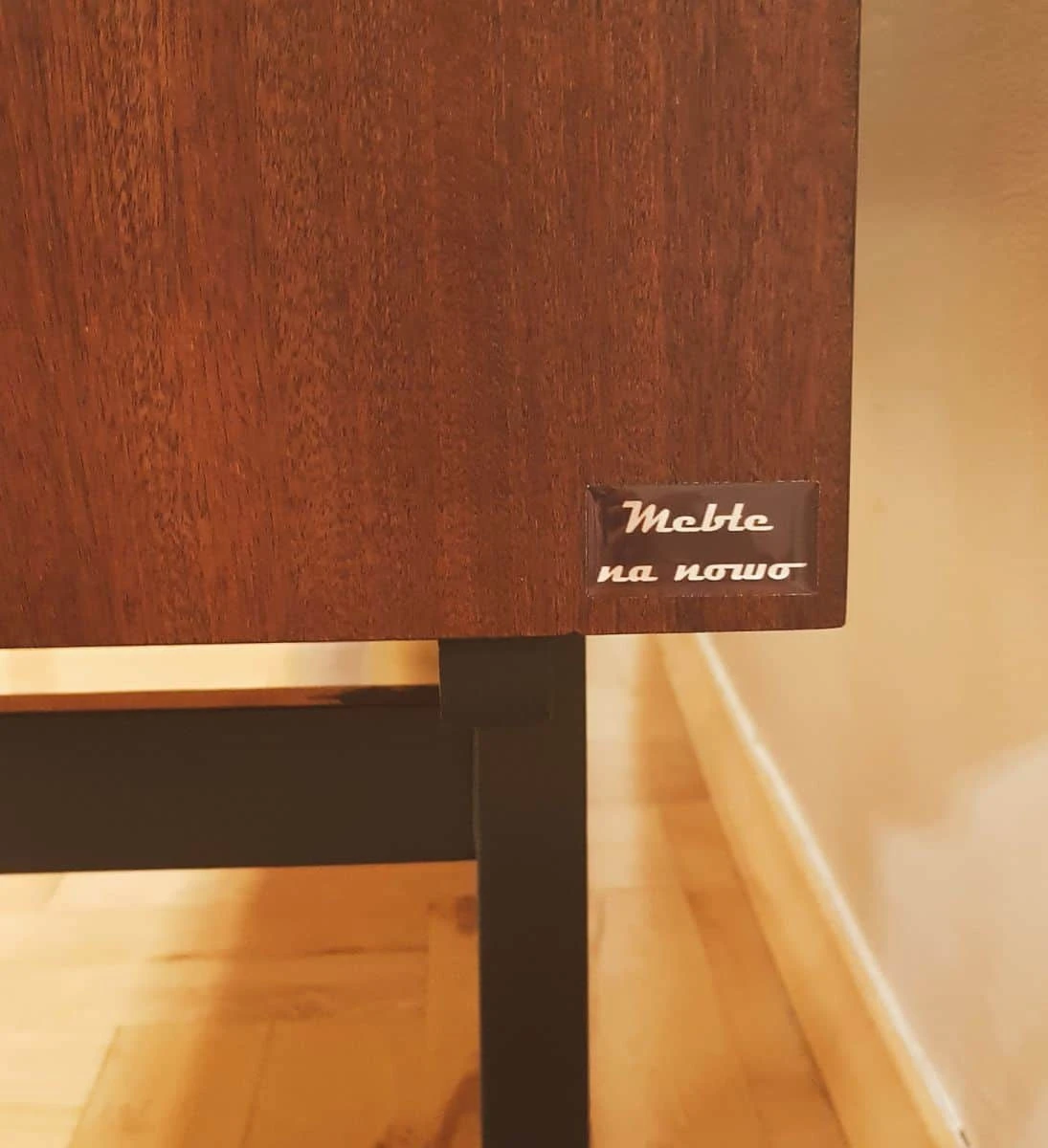naklejki wypukłe przeźroczyste z napisem Meble na nowo