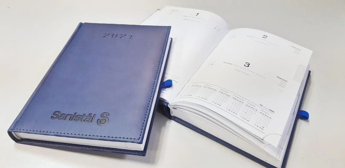 kalendarze książkowe z logo Sanistal