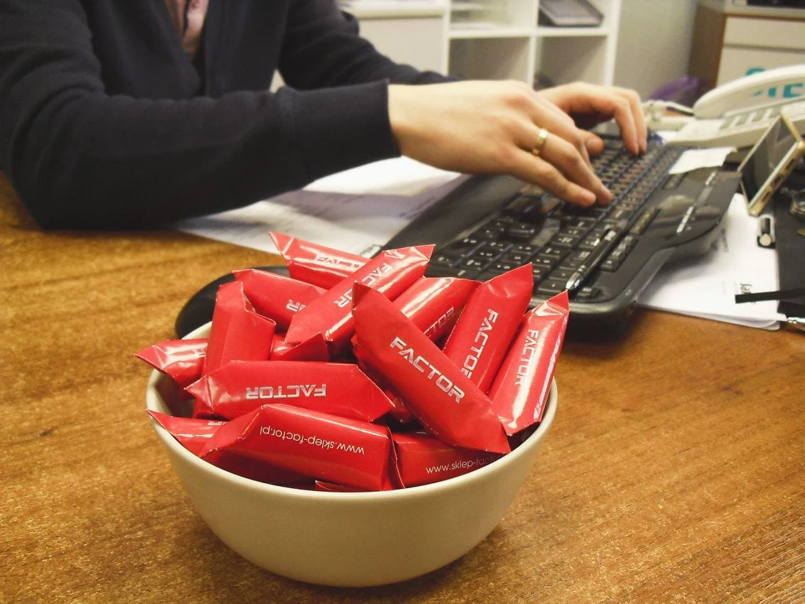 krówki z logo Factor