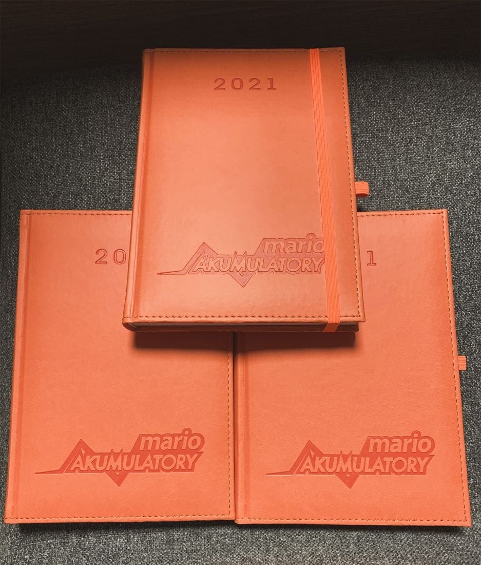 kalendarze książkowe z tłoczonym logo mario Akumulatory