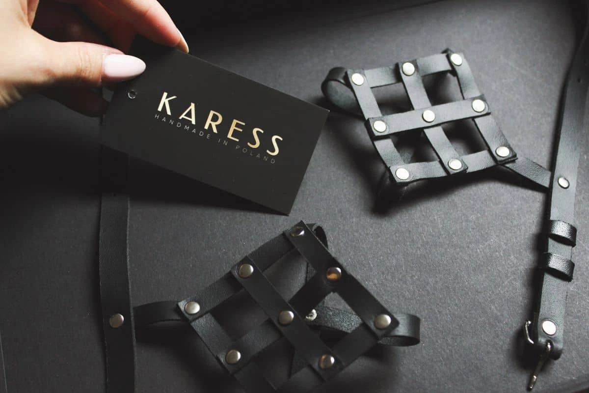 IMG_8948 portfolio metki z logo KARESS