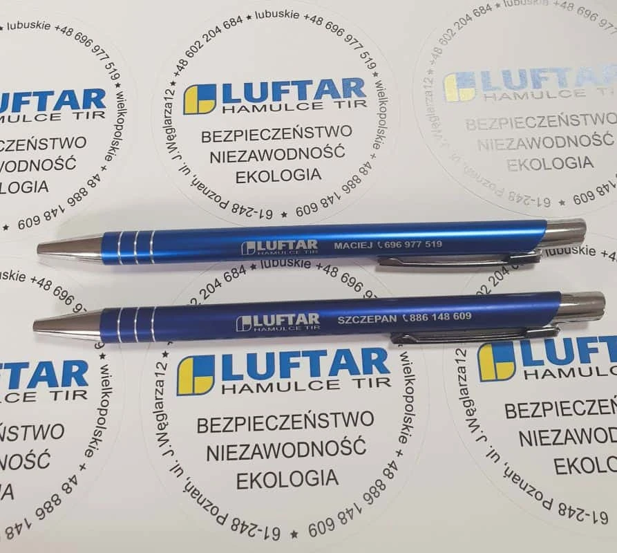długopisy i naklejki z logo Luftar