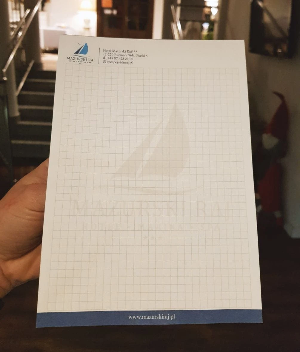 notesy w kratkę z logo Mazurski Raj