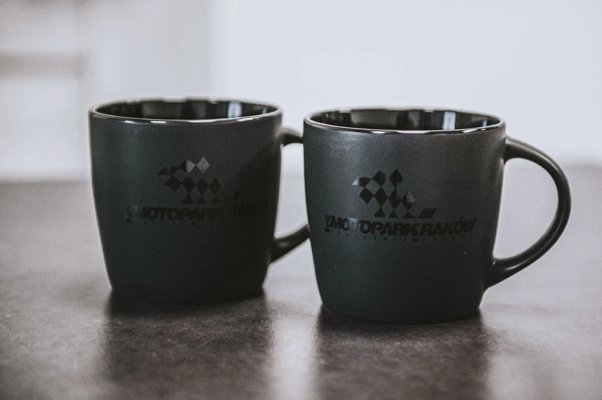 kubki czarne z logo MotoPark Kraków