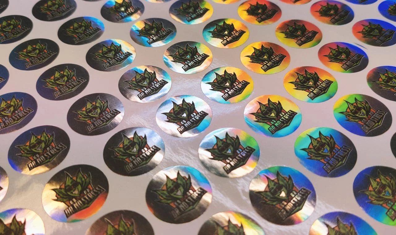 naklejki holograficzne z nadrukiem
