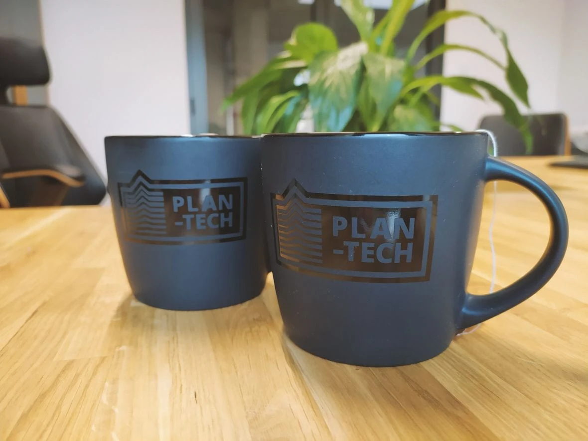 kubki reklamowe z logo PLAN-TECH