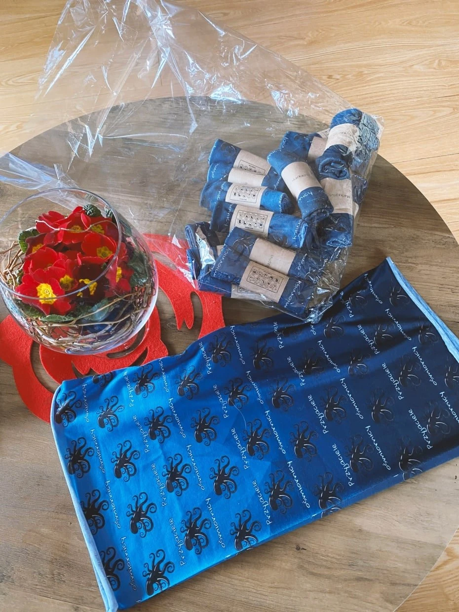 kominy z logo Przyjaciele