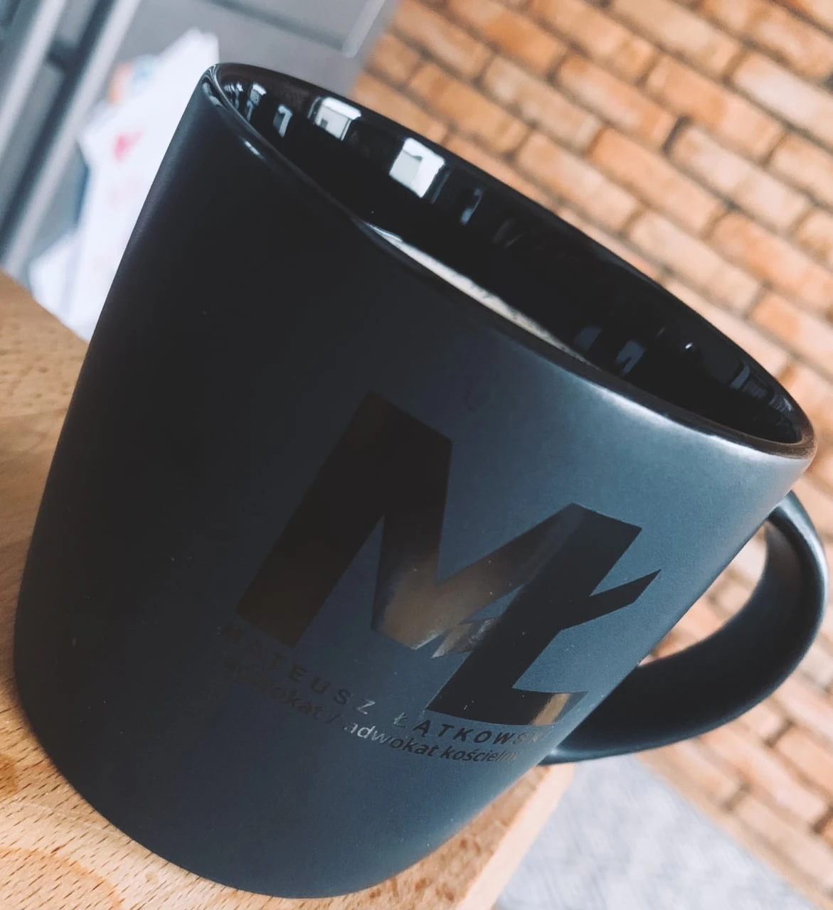kubki czarne z logo MATEUSZ ŁĄTKOWSKI