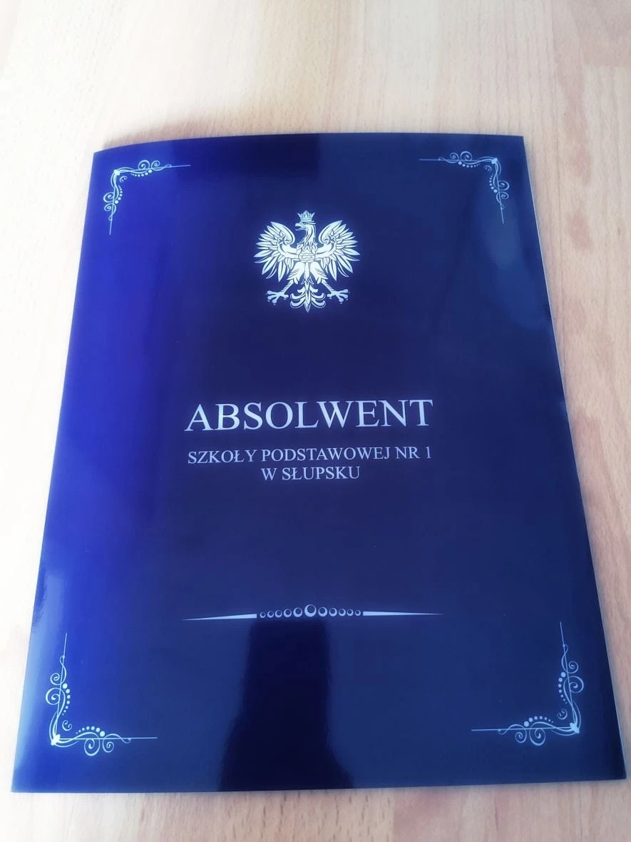Teczki z nadrukiem dla szkoły podstawowej nr 1 w Słupsku
