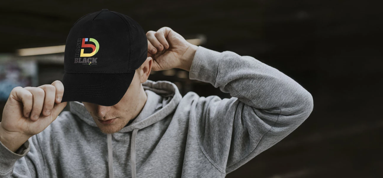 czapka z daszkiem z logo