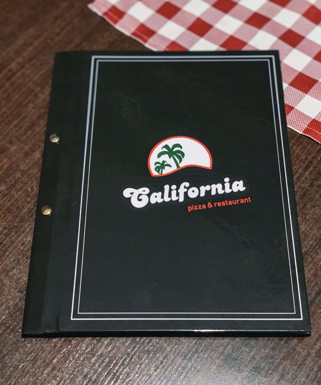 czarne okładki dla restauracji California