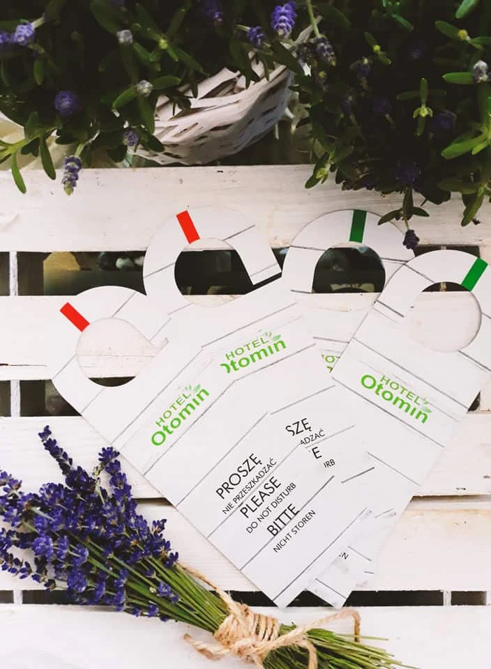 zawieszki na klamkę z nadrukiem hotelu Otomin