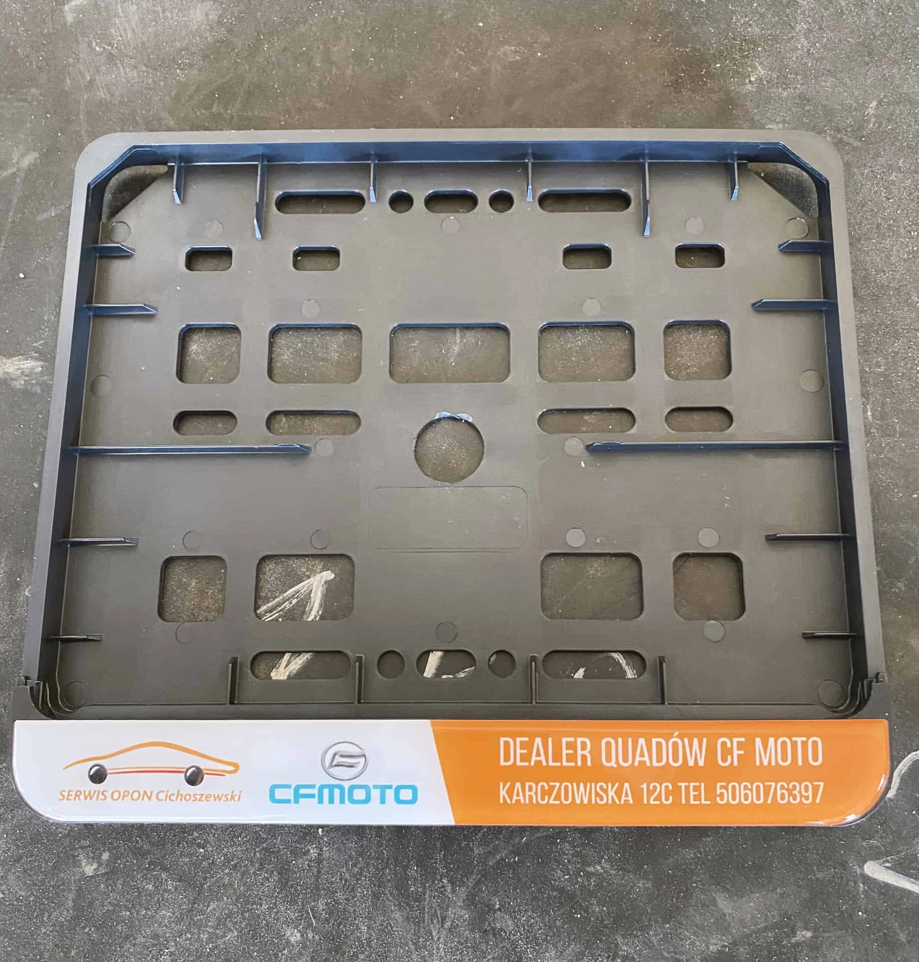 ramki z nadrukiem z logo Serwis opon Cichoszewski i CFmoto