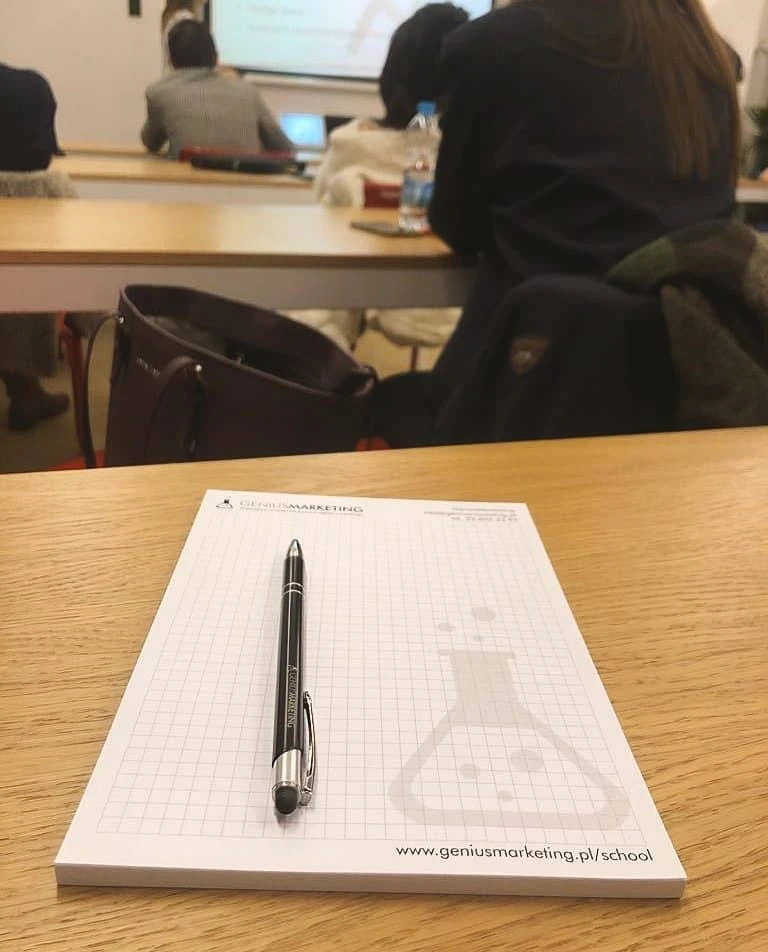 notesy reklamowe w kratkę z logo GeniusMarketing
