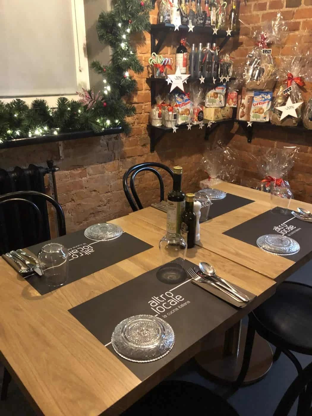 podkładki pod talerze w restauracji altro locale