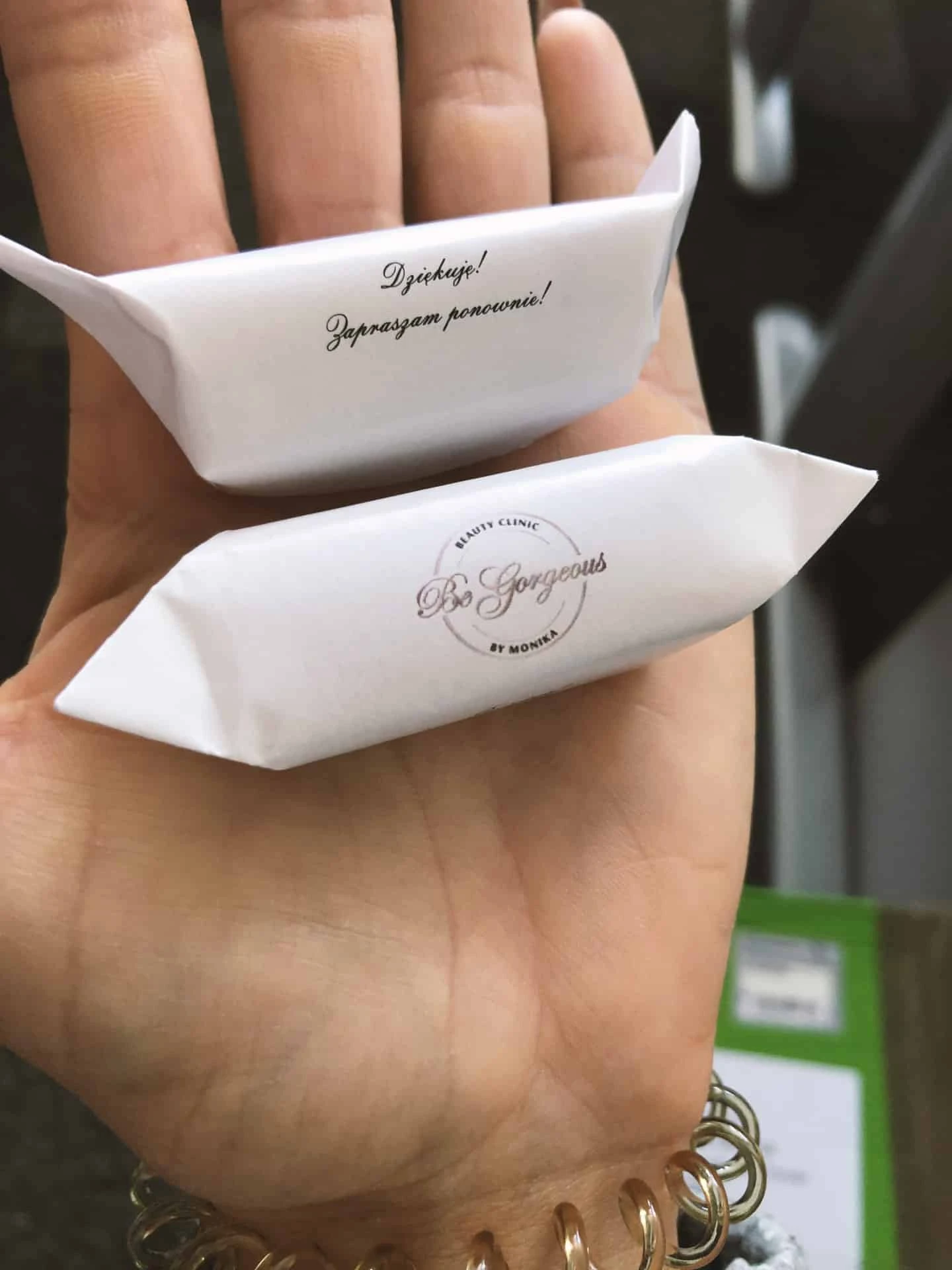 CF5056F1-B584-41C9-A9C2-EB11385A530D-portfolio krówki z logo dla Be Gorgeous