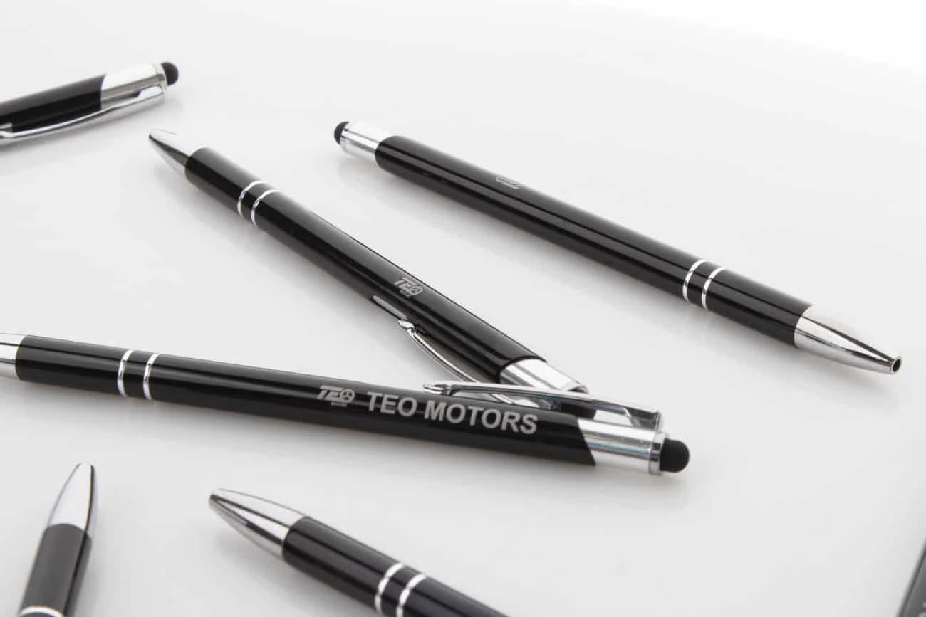 czarne długopisy z grawerem TeoMotors