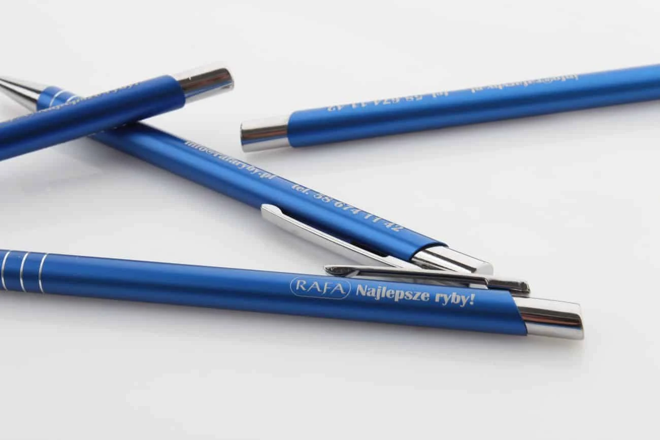 niebieskie długopisy z grawerem dwustronnym Rafa