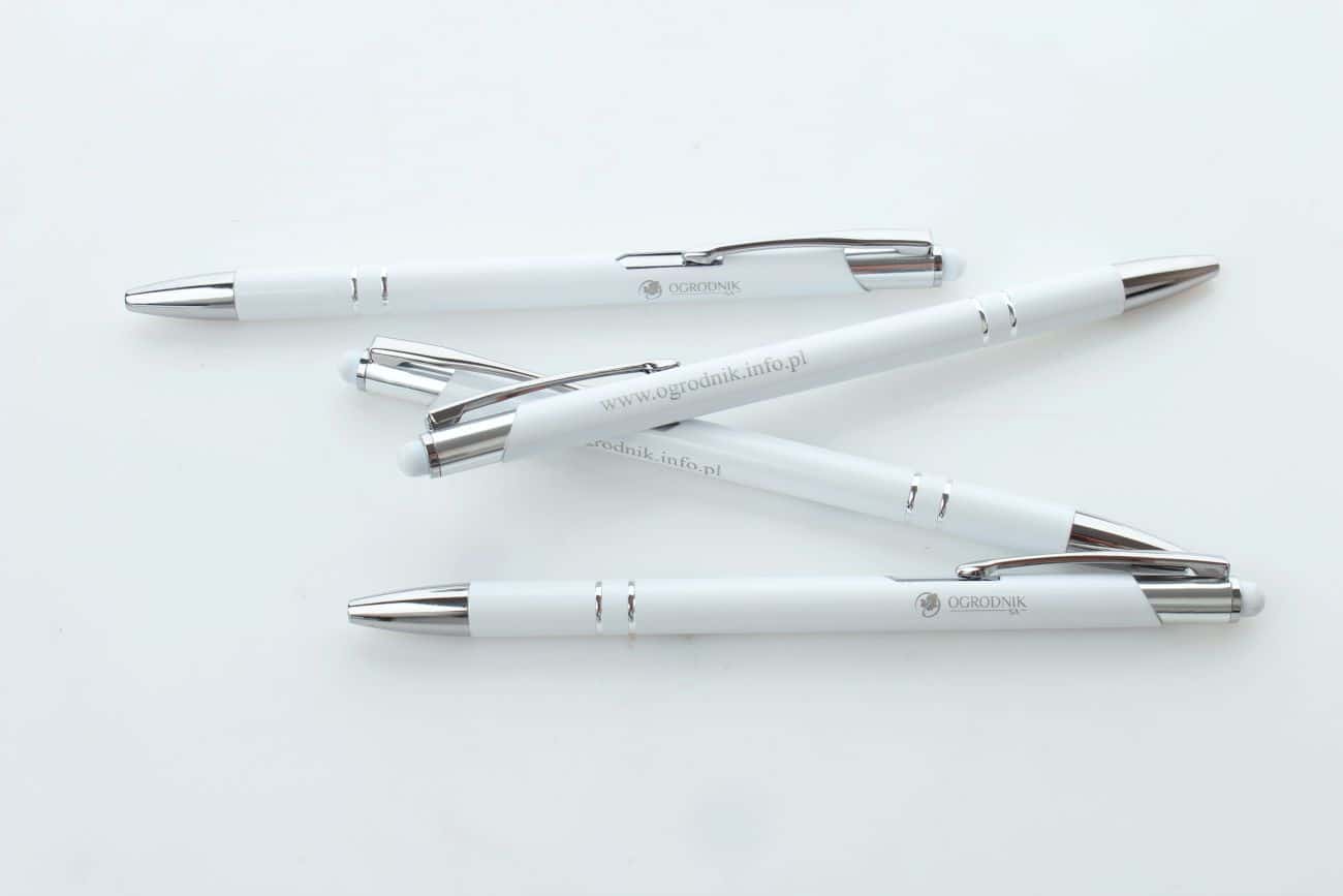 białe długopisy fit z grawerem ogrodnik