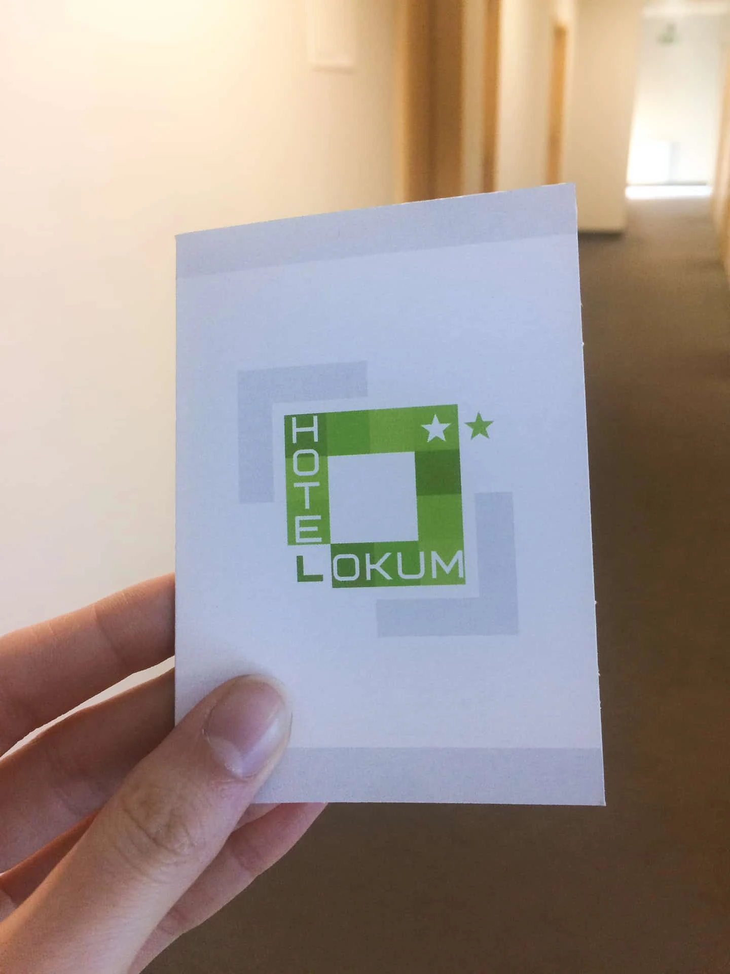 hotelowe etui na karty z logo hotel lokum