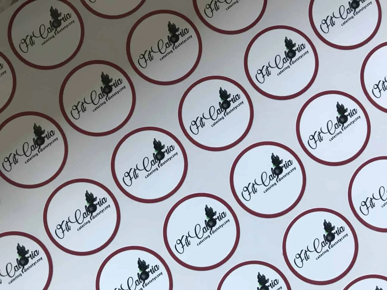 zdjęcie naklejek reklamowych z logo Fit Caloria