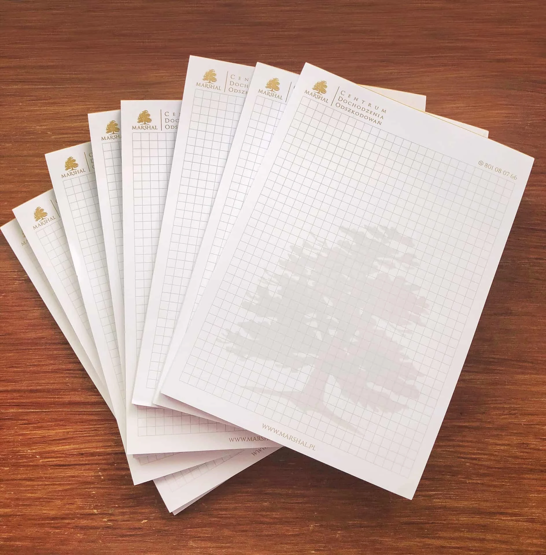Notesy z kratkę z logo Marshal