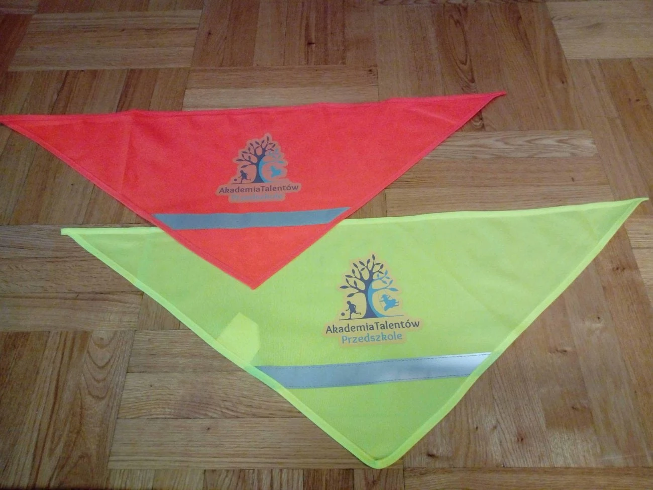 chusty odblaskowe z logo Akademia Talentów - Przedszkole