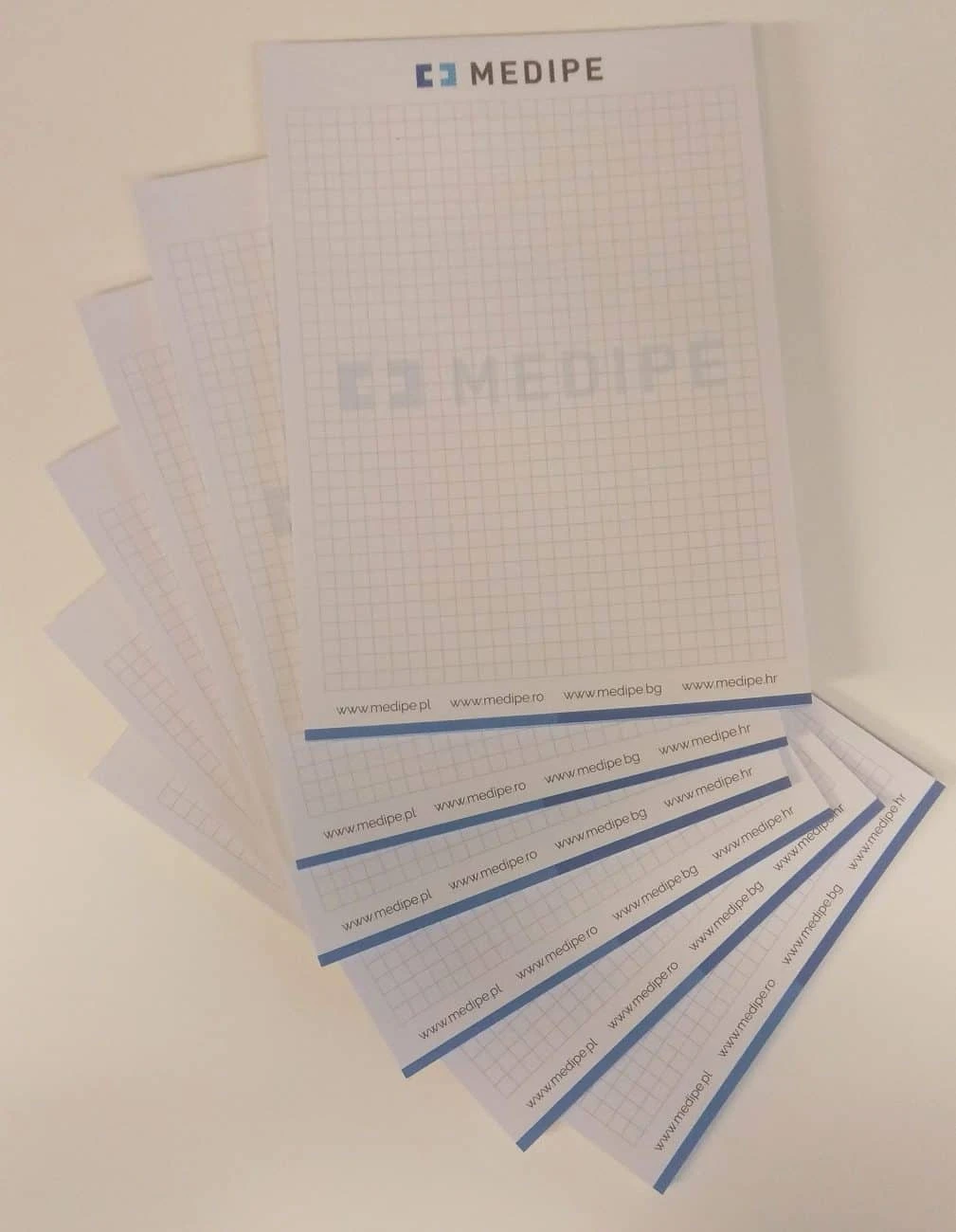 notesy firmowe w kratkę z logo Medipe