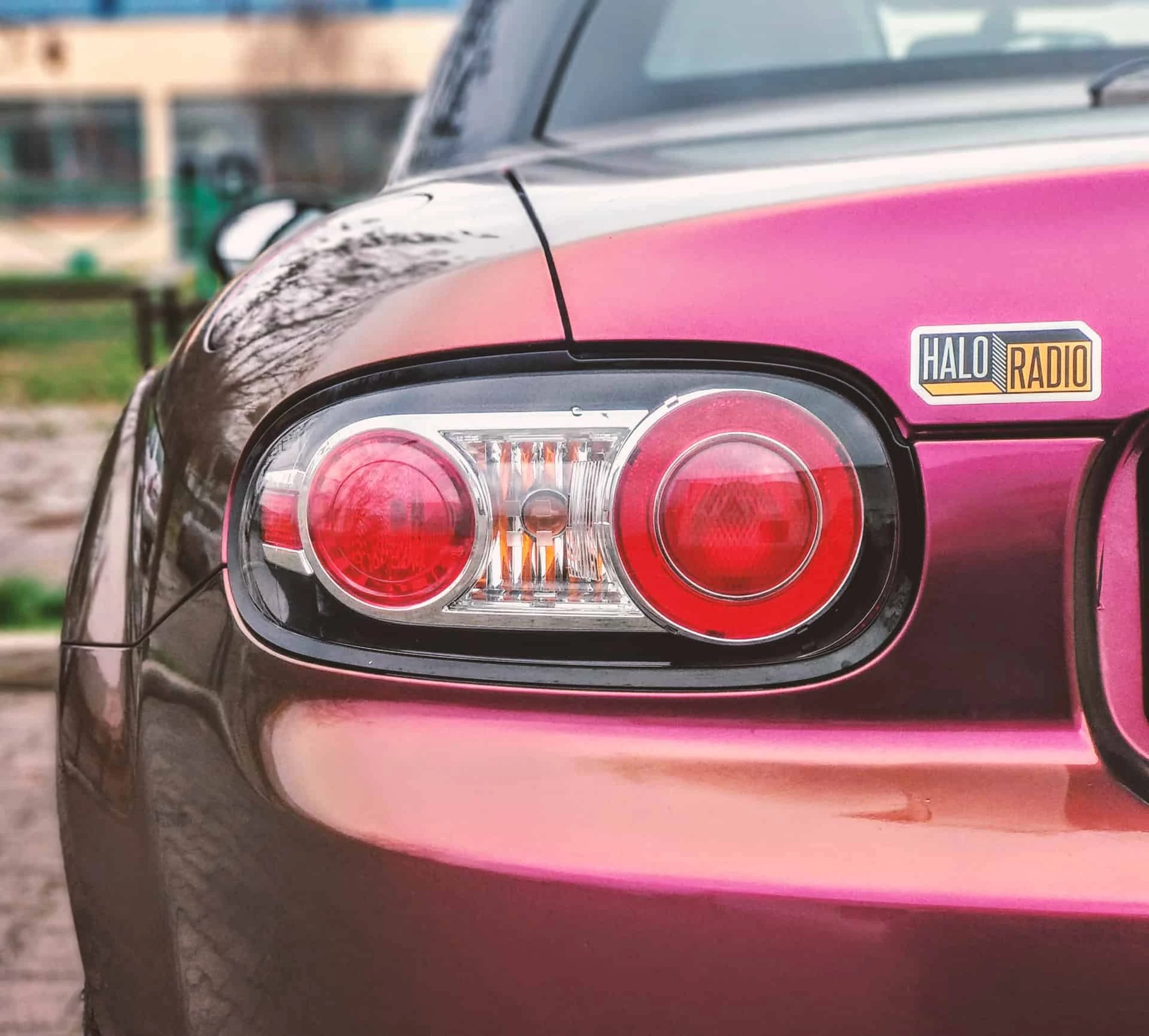 naklejki z nadrukowanym napisem Halo Radio