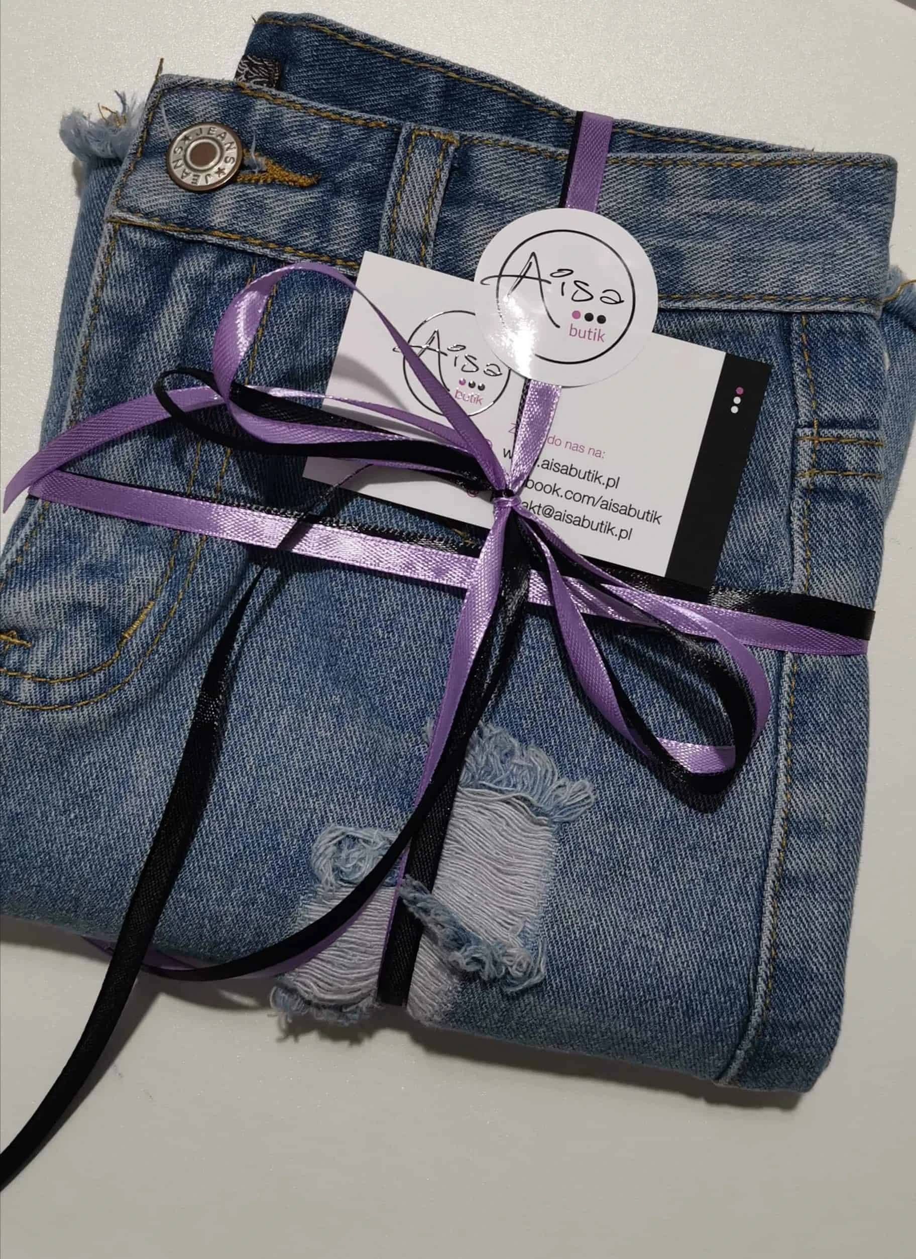 naklejki z logo Aisa butik