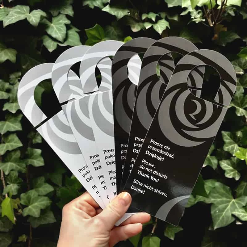 zawieszki na drzwi z nadrukiem